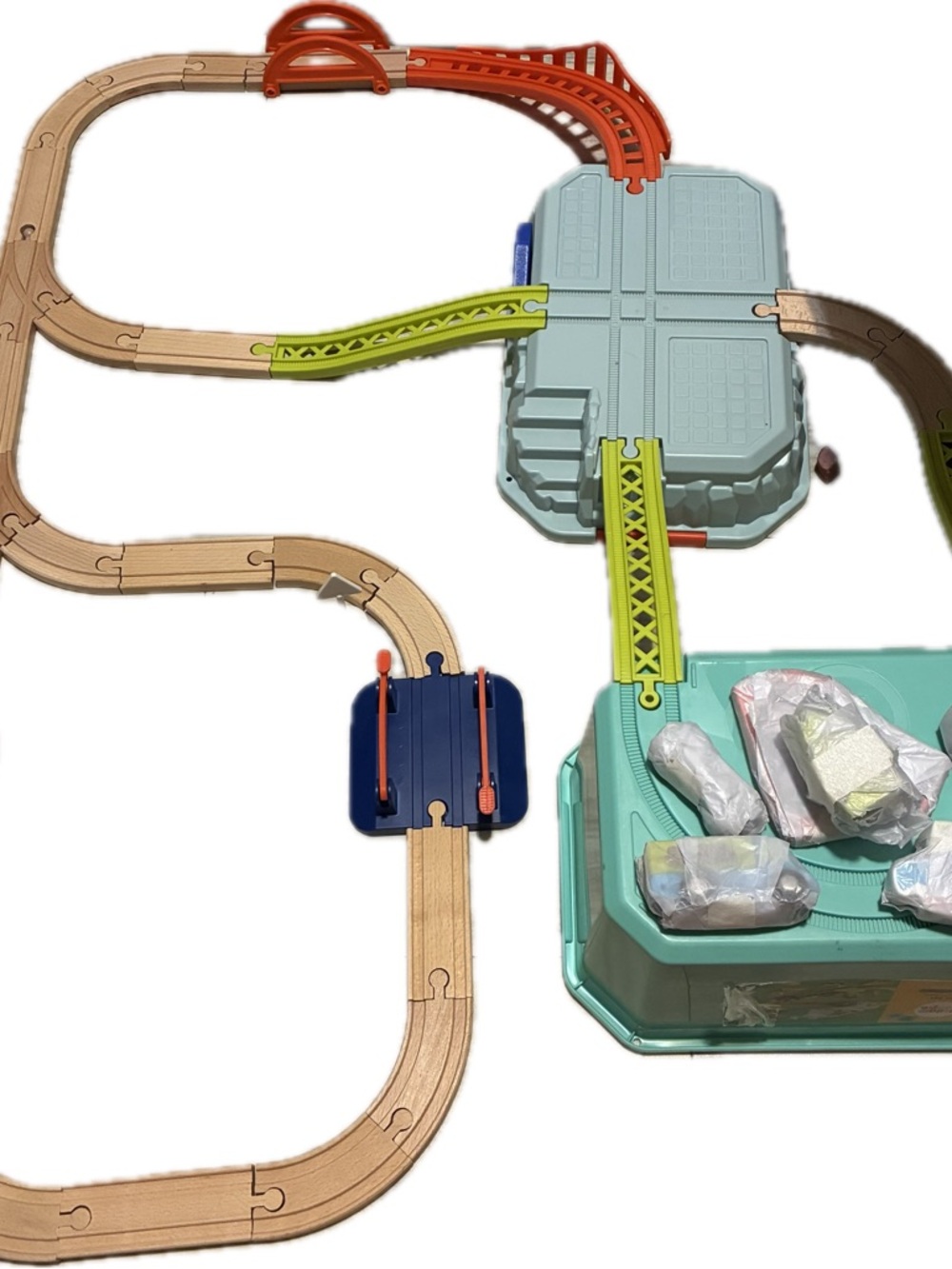 Giggle Scape Train Set With Motorized Engine